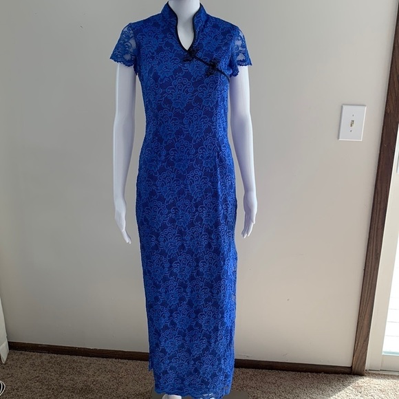 Exquisite Maxi dress in Blue Lace completely lined Sz *Med but see measurements - Picture 1 of 8